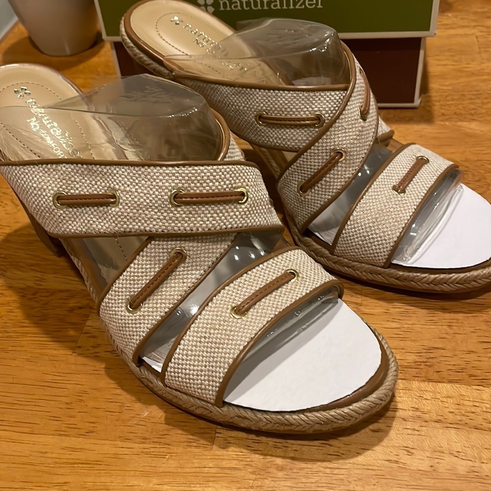 cream/teak naturalizer daquiri sandals womens 10 new with box